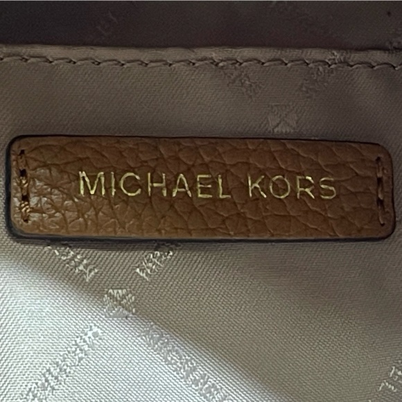 Michael Kors Jet Set, Messenger, Crossbody Bag - Picture 12 of 16